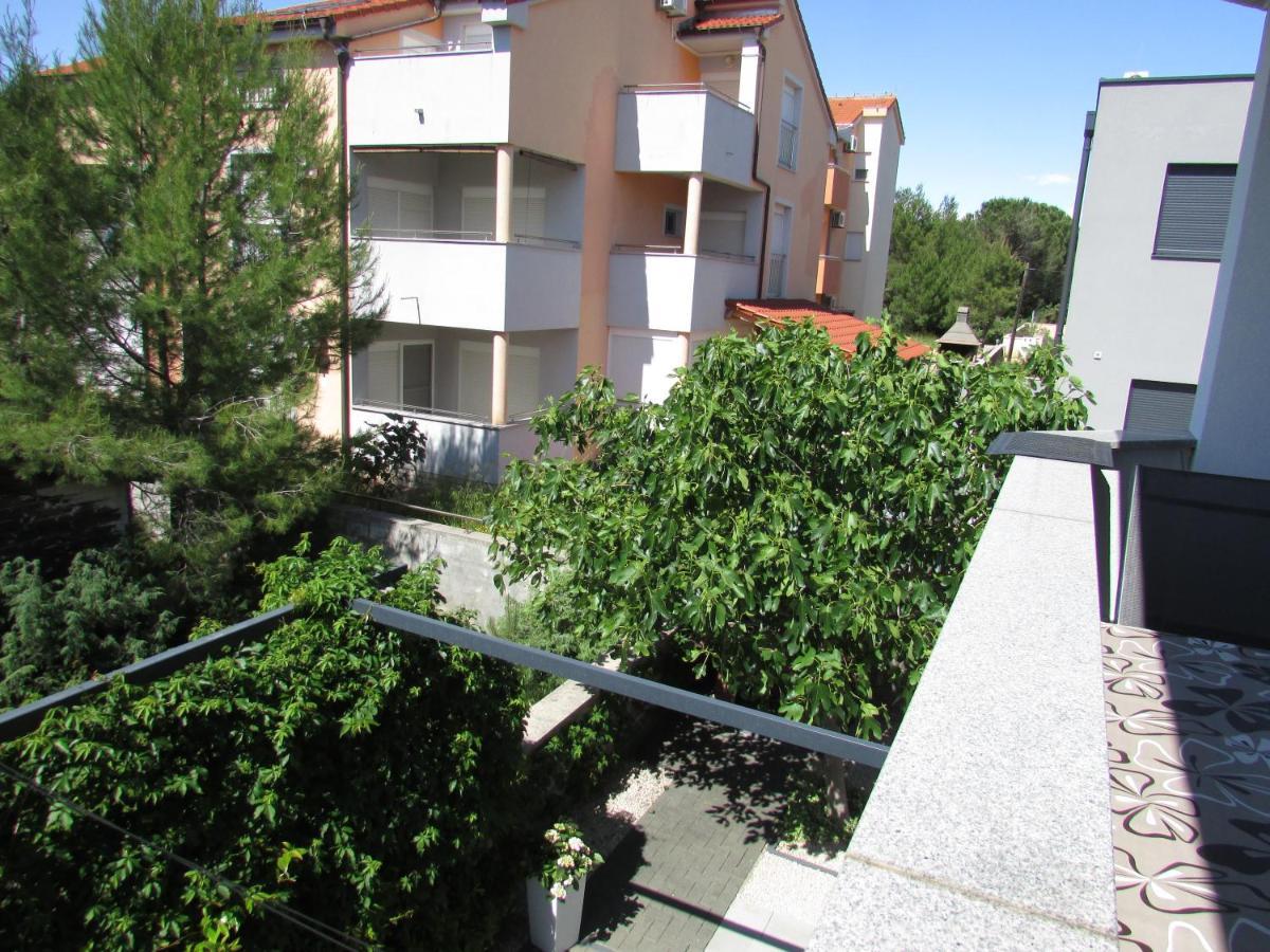 Apartment Miaantonia Vrsi Luaran gambar